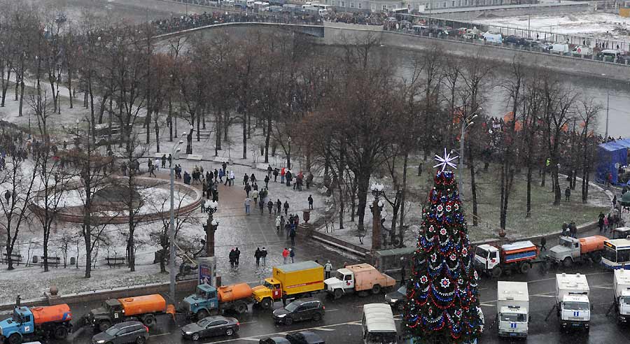 Люди собираются на Болотной площади. Фото Владимир Астапкович/РИА Новости