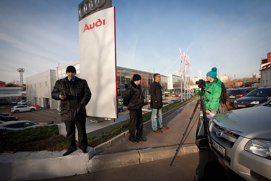Съемка репортажа напротив дилера Audi на Таганке