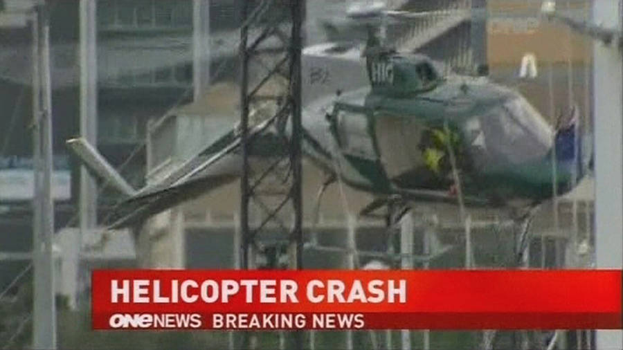 Падение вертолета в Окланде, Новая Зеландия. REUTERS/Television New Zealand via REUTERS TV 