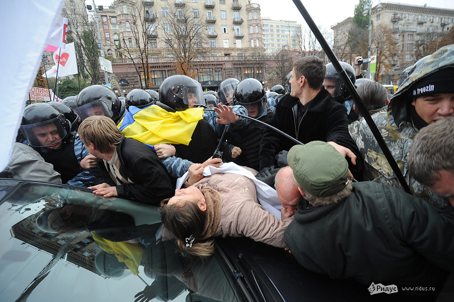 Столкновения сторонников Юлии Тимошенко с милицией в Киеве. © Сергей Полежака/Ridus.ru