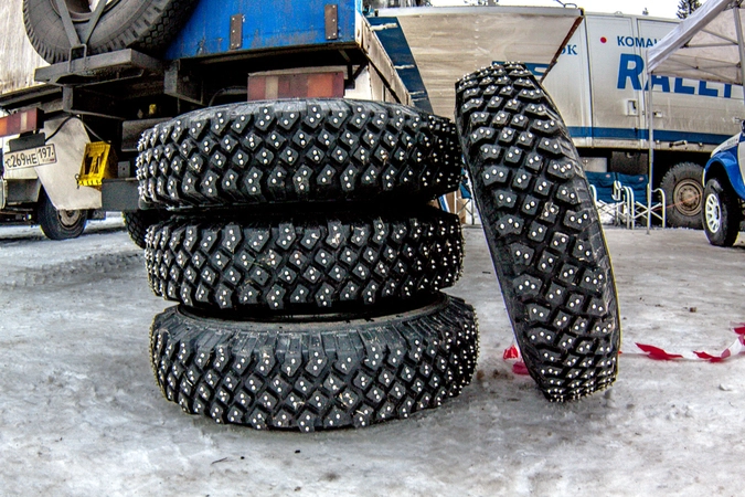Вот такие комплекты колёс использовали на снежно-ледовой трассе бахи.