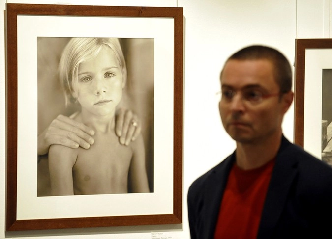 Выставка с фотографиями обнаженных детей официально закрыта в Москве