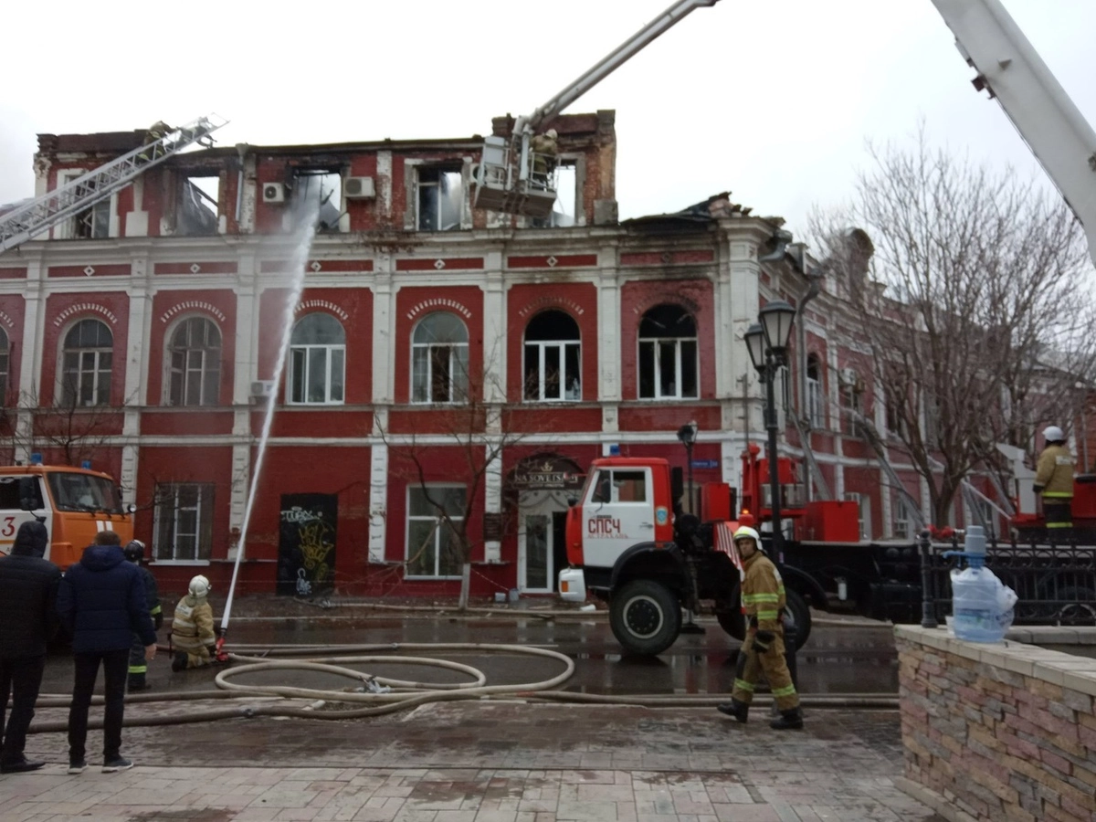 Пожар в Астрахани унес жизни двух человек