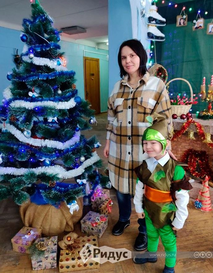 Вера и Ваня в новогоднем костюме Вера и Ваня в новогоднем костюме