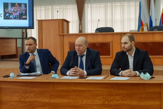 слева-направо- Константин Хмельницкий, посередине депутат ГД Алексей Кобилев и Глава фонда Прогресс Кирилл Терентьев слева-направо- Константин Хмельницкий, посередине депутат ГД Алексей Кобилев и Глава фонда Прогресс Кирилл Терентьев
