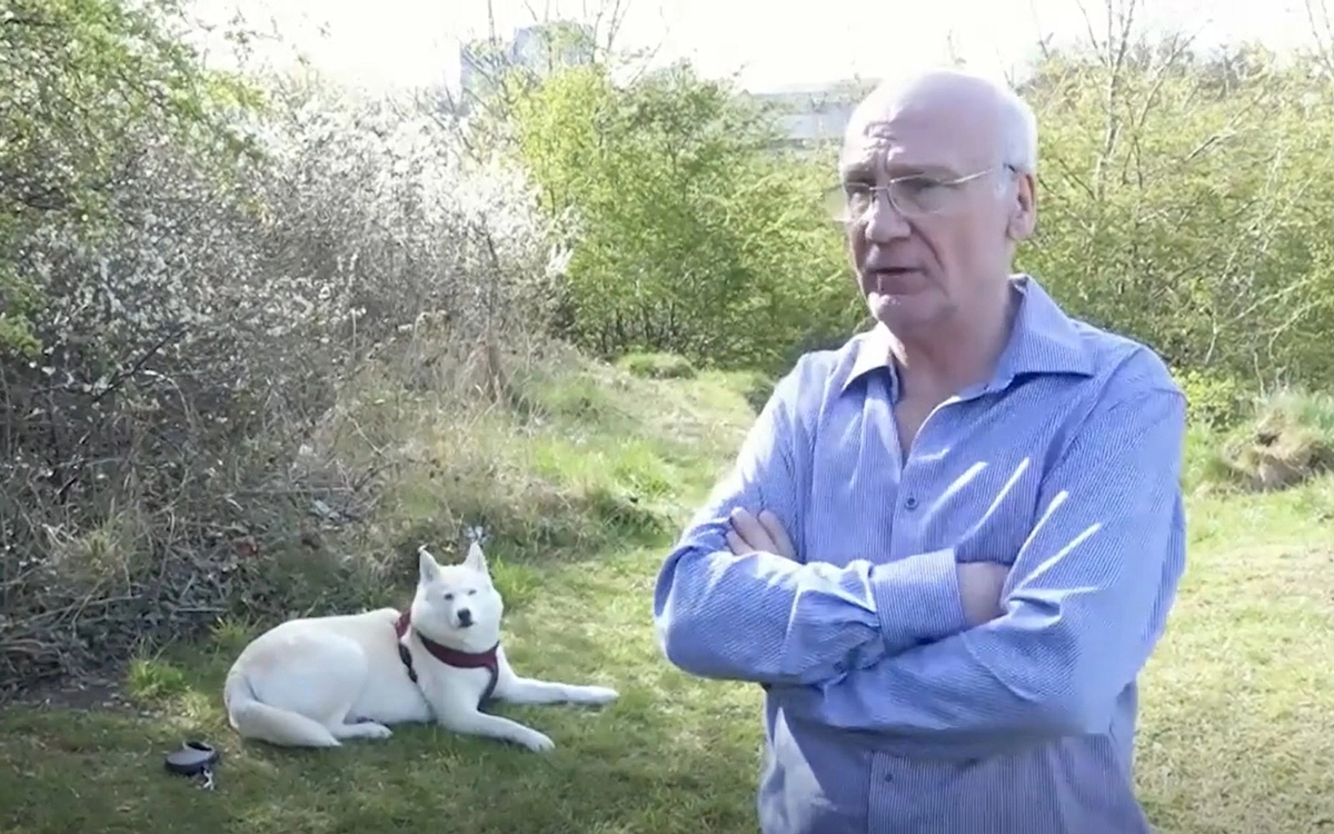Житель Бирмингема Терри Уолш гулял в парке со своей собакой по кличке Хель