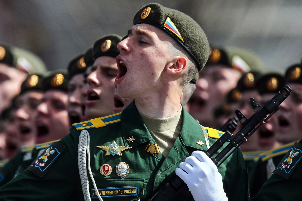 Военнослужащие парадных расчетов во время генеральной репетиции парада, посвященного 76-й годовщине Победы в ВОВ 