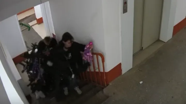 Во Владивостоке две девушки сняли свой отвратительный поступок на видео