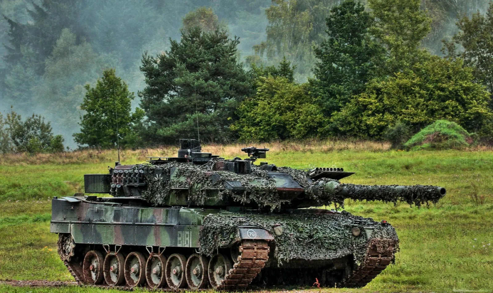 Танк Leopard-2A6. Танк Leopard-2A6.
